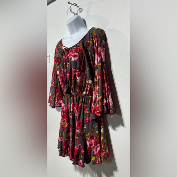 Bluivy Floral Off-Shoulder 100% Rayon Romper Size Small‎ - Picture 3 of 8
